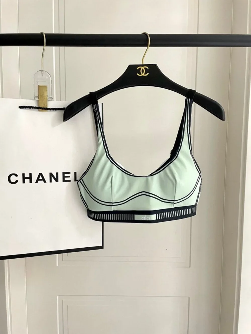 Alo Yoga Light Green Contrast Stripe Sports Bra & Leggings Set